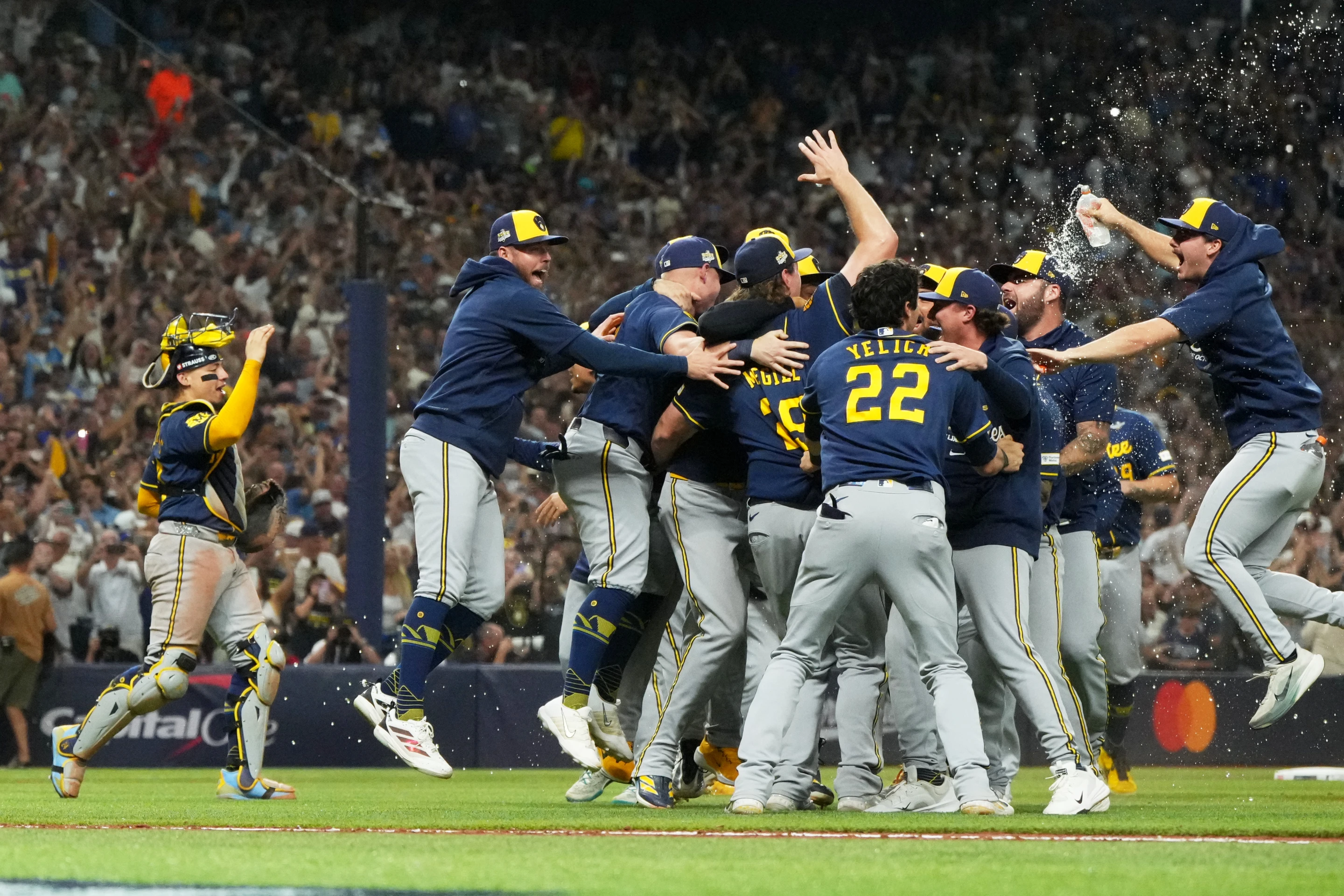 Los Cerveceros conquistan la Serie Mundial por primera vez tras vencer 4-1 a los Rays