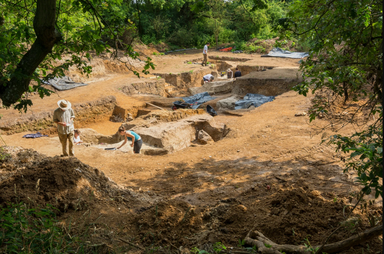 Estudio revela que los humanos hacían fuego hace 400 mil años, mucho antes de lo que se creía