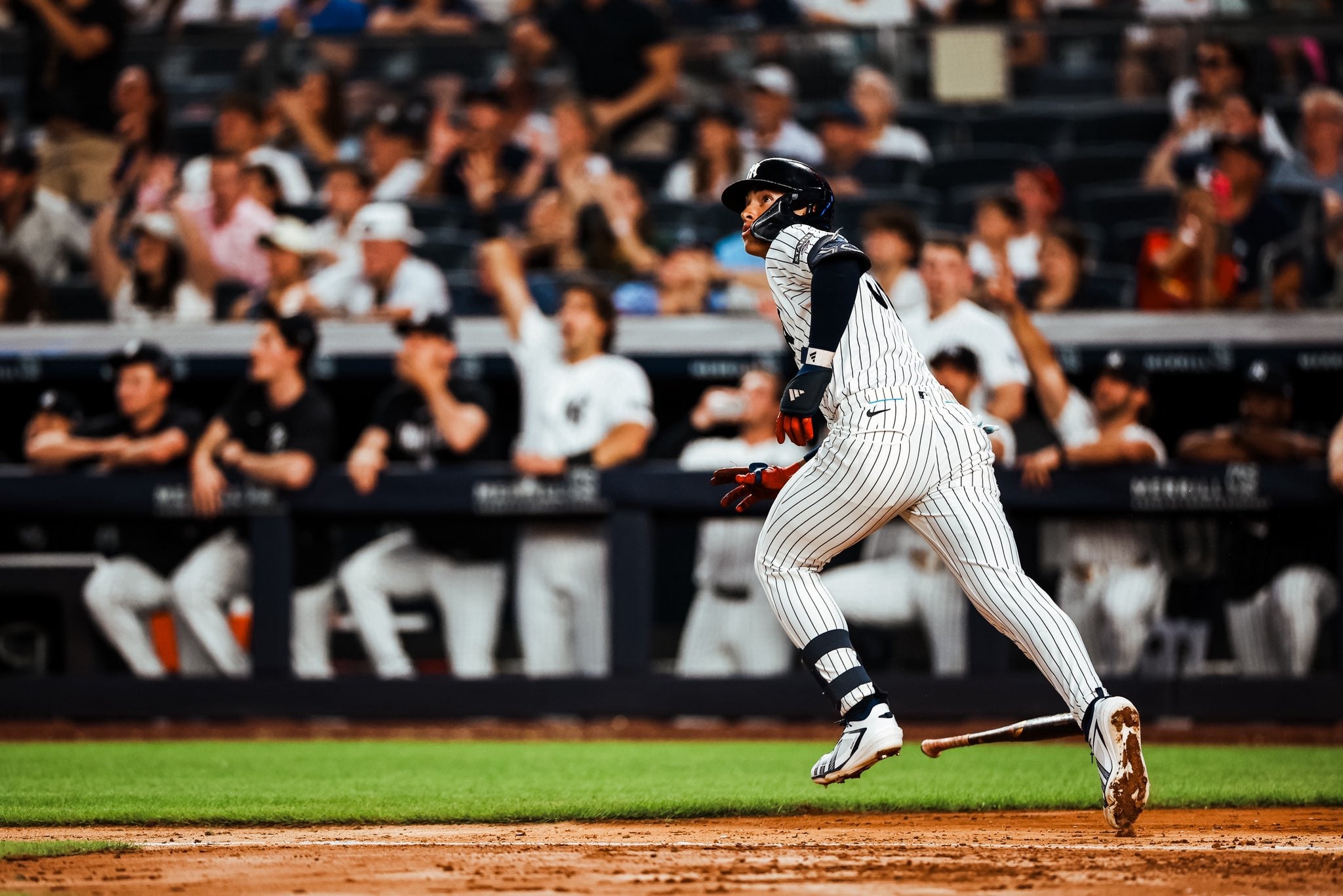 George Lombard Jr. batea jonrón en memorable debut; los Yanquis superan 2-0 a los Cardenales