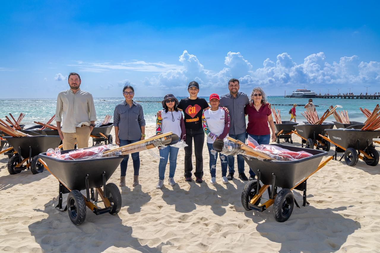 Para reforzar atención al sargazo, en Playa del Carmen entregan herramientas y uniformes a Zofemat