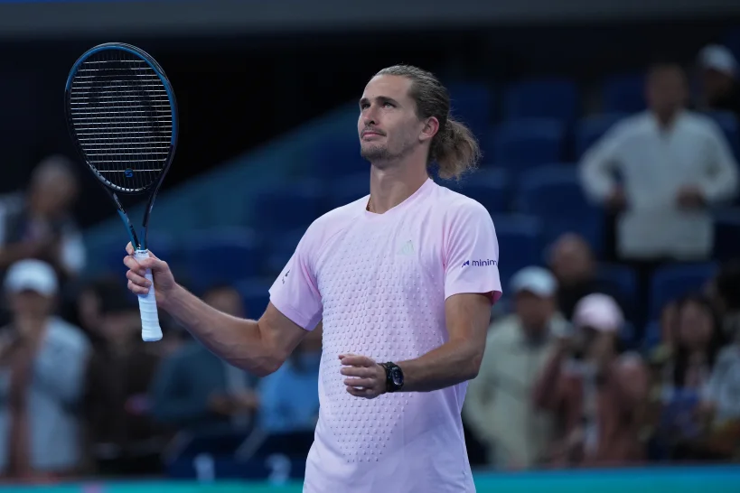 Zverev asegura el número uno de fin de año tras revés de Alcaraz y lesión de Sinner